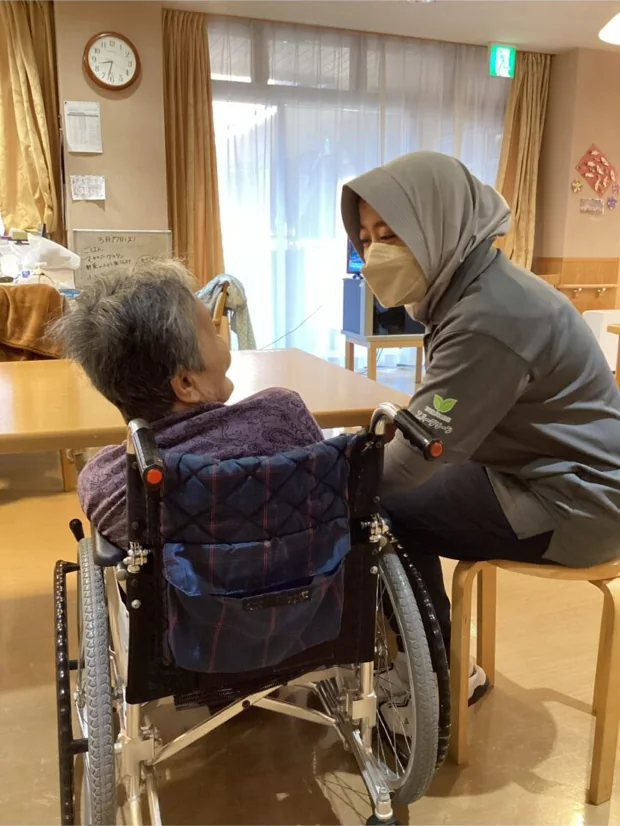Dinda, pekerja Kaigo dari jaringan TSK StarBoard di Jepang.